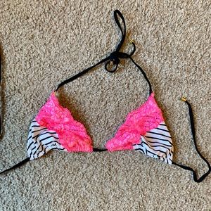 BEACH BUNNY LADY LACE BIKINI TOP